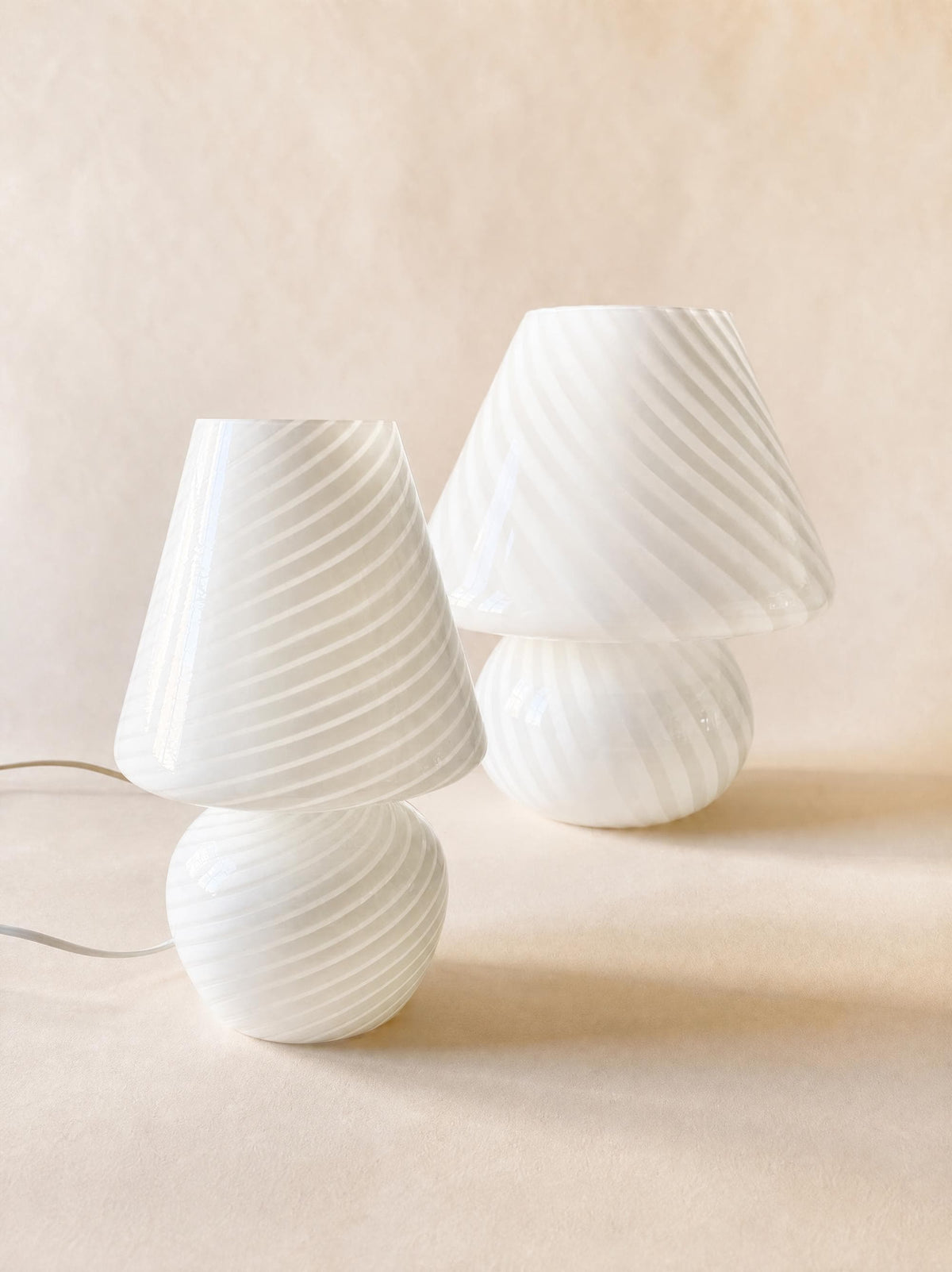 Vintage Italian 70s Murano Mushroom Table Lamp, White Swirl Opaline Glass — photo 7