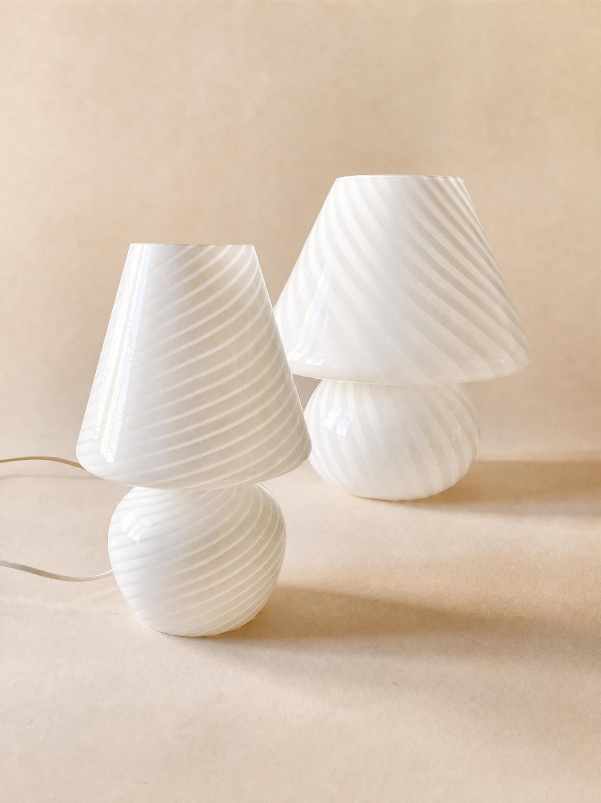 XL Vintage Italian 70s Murano Mushroom Table Lamp, White Swirl Opaline Glass — photo 7