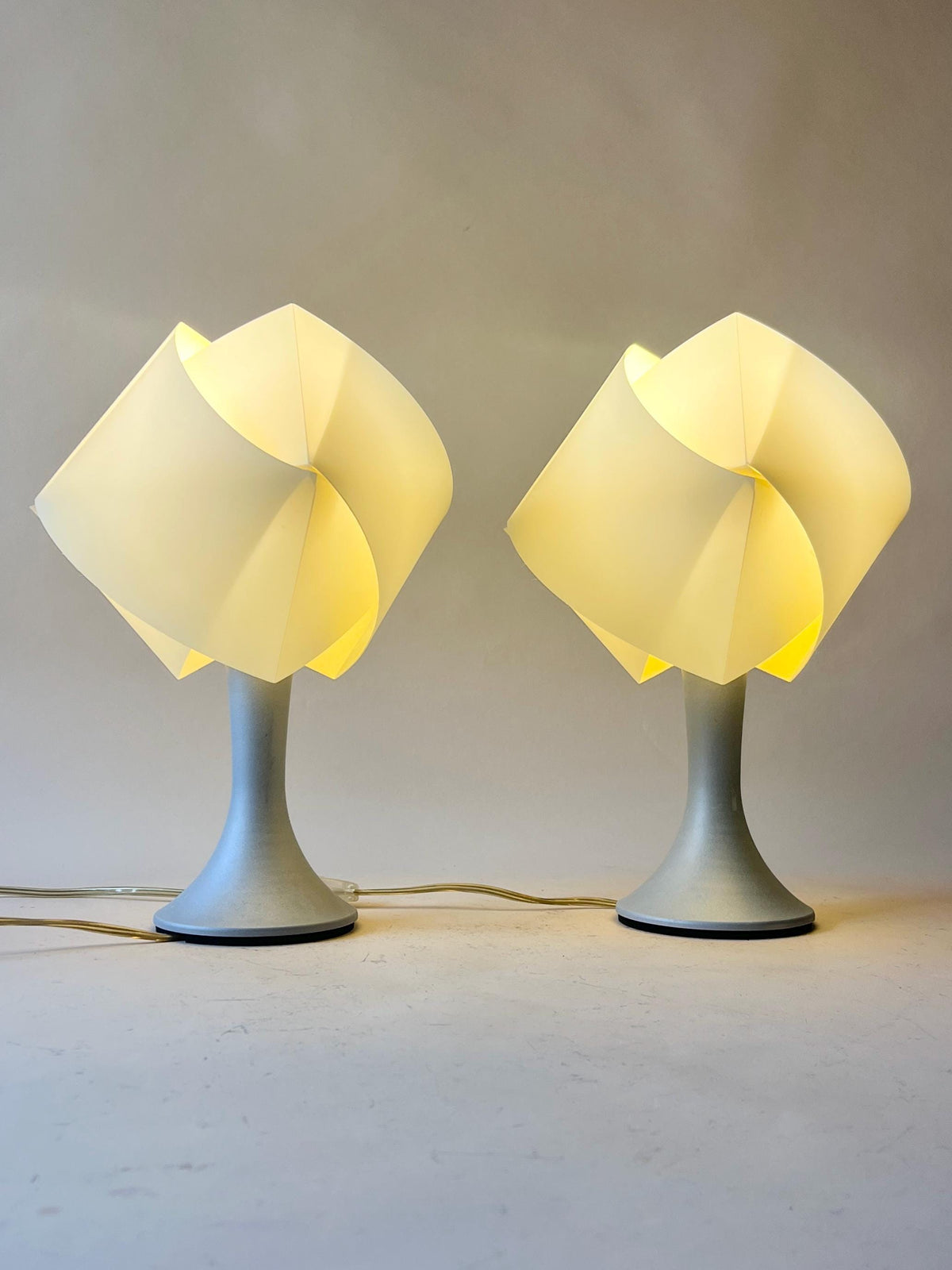 Pair of Vintage 90s Slamp Gemmy Table Lamps, Italian Resin Lights by 7Notti — photo 6