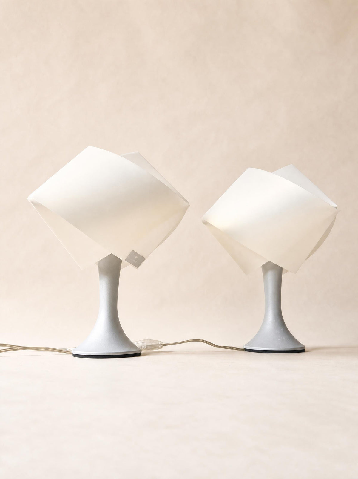 Pair of Vintage 90s Slamp Gemmy Table Lamps, Italian Resin Lights by 7Notti — photo 3