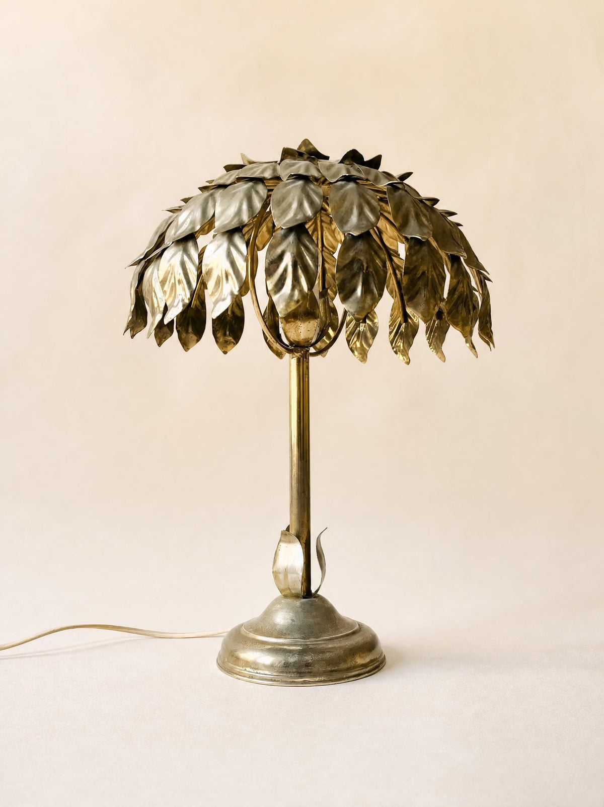 Vintage Italian 70s Brass Lotus Leaf Table Lamp, Hollywood Regency Style — photo 1