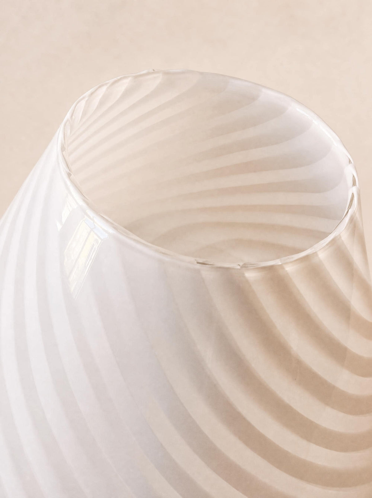XL Vintage Italian 70s Murano Mushroom Table Lamp, White Swirl Opaline Glass — photo 3