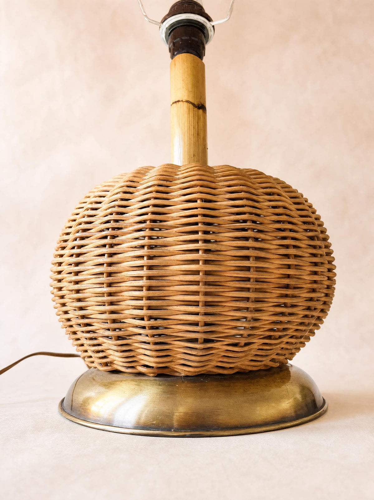 Vintage 70s Vivai del Sud Rattan Table Lamp with Brass Accents — photo 7